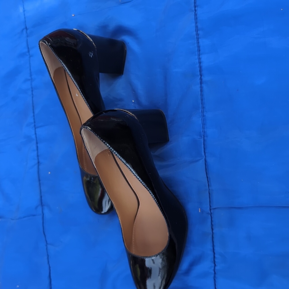Shoes - Picture 2 of 8